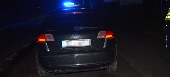 Taranował forda, bo chciał „porozmawiać” z partnerką. Drugi kierowca był poszukiwany