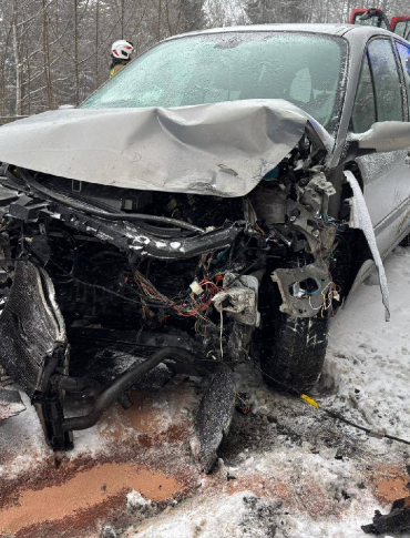 Zderzenie dwóch samochodów w Lutowiskach. Pięć osób trafiło do szpitala