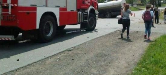 Z REGIONU: Zderzenie samochodów w Domaradzu. Dwie osoby w szpitalu (ZDJĘCIA)