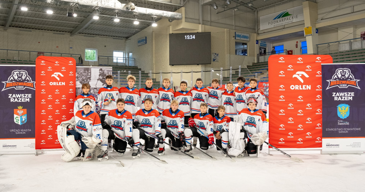 Hokejowe emocje w Sanoku! Niedźwiadki walczą o utrzymanie pozycji lidera