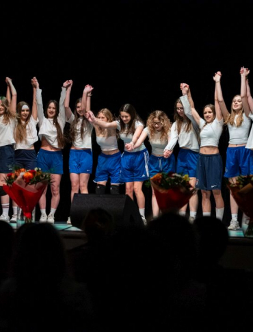 Uroczyste pożegnanie maturzystów II LO w Sanoku. Zuzanna Borczyk Absolwentką Roku [ZDJĘCIA]