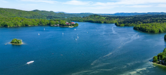 Akcja ratowników WOPR na Solinie. Materac stracił powietrze, mężczyźni potrzebowali pomocy