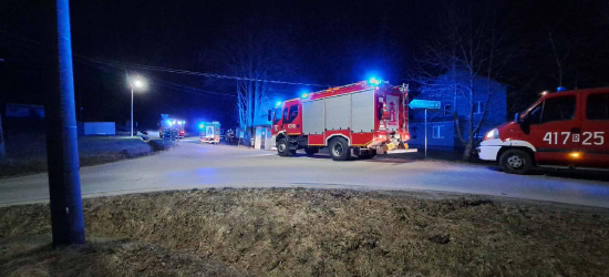 GRABÓWKA: Pożar traw na zboczu góry Jaworzyna. Trudna akcja strażaków