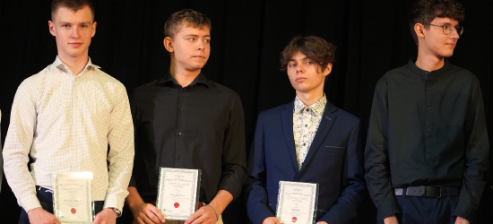 Wręczenie stypendiów Starosty Sanockiego. 237 uczniów nagrodzonych! [ZDJĘCIA]