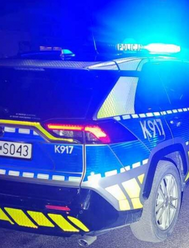 KOMAŃCZA. Pijany 64-latek zasnął za kierownicą i uderzył w szlaban kolejowy