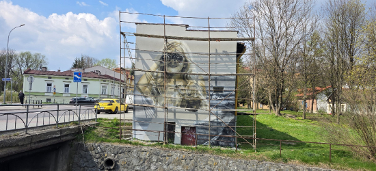 SANOK: Nowy mural Arkadiusza Andrejkowa. Prace na finiszu [ZDJĘCIA]