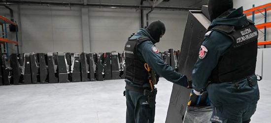 KAS rozbiła grupę przestępczą. 14 osób z aktem oskarżenia [VIDEO]