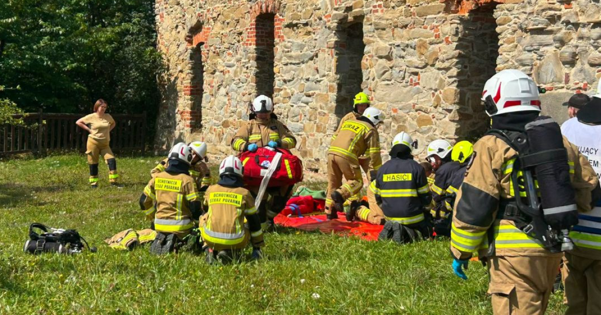 Międzynarodowe ćwiczenia ratownicze w Zagórzu. Strażacy z Polski i Słowacji trenowali w Foresterium
