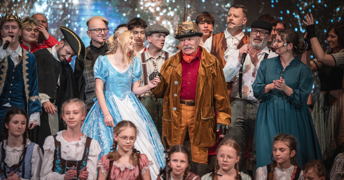 Sanocki Dom Kultury pękał w szwach! Niesamowity musical „Piękna i Bestia” [VIDEO, ZDJĘCIA]