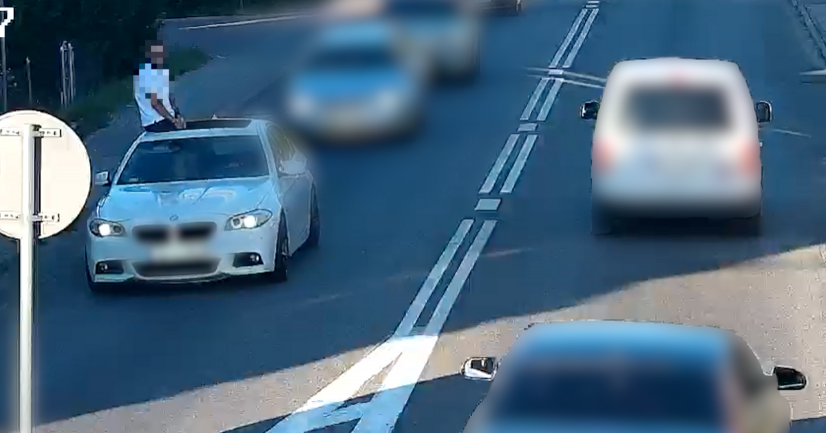 JASŁO: Pasażer podróżował na dachu BMW! Kierowca stracił prawo jazdy [VIDEO]