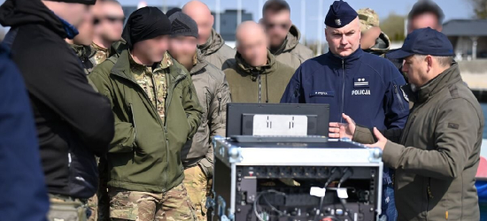 Nowoczesna technologia pod taflą wody. Podkarpaccy kontrterroryści z nowym sprzętem [ZDJĘCIA]