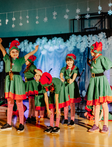 SANOK: Koncert Noworoczny w SP9. Muzyka, taniec i wielkie emocje! [ZDJĘCIA]