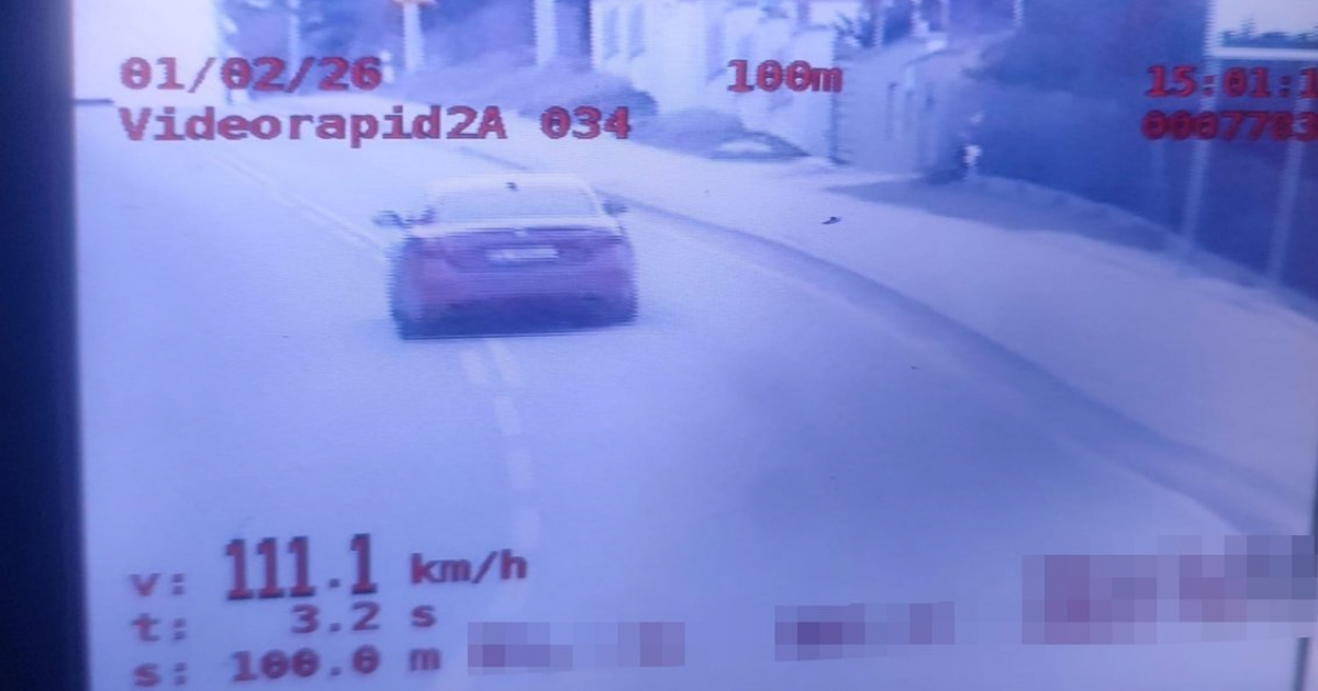 Wyprzedzał na skrzyżowaniu i pędził 111 km/h. Recydywista ukarany wysokim mandatem [ZOBACZ VIDEO]