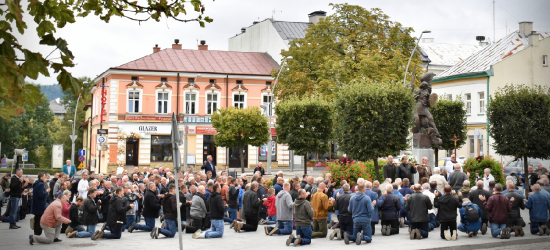 SANOK: Publiczne wyznanie wiary. Już w sobotę kolejny „Męski Różaniec” [VIDEO]