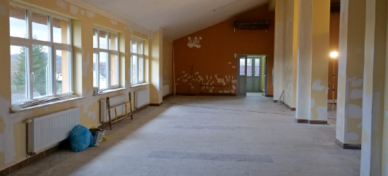 GMINA SANOK: Metamorfoza sali WDK w Niebieszczanach. Będzie nowocześnie i funkcjonalnie [ZDJĘCIA]