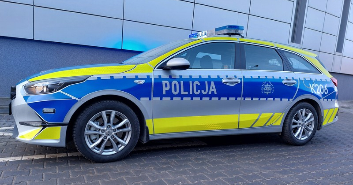 Chwile grozy w Krośnie. 2,5-latka uwięziona w samochodzie, policjanci ruszyli na ratunek!