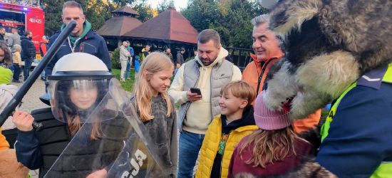 Ojciec i dziecko – razem bezpieczni. Policjanci z Leska edukują najmłodszych [ZDJĘCIA]