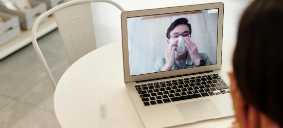 Internista online – co można załatwić bez wychodzenia z domu przy infekcji sezonowej?