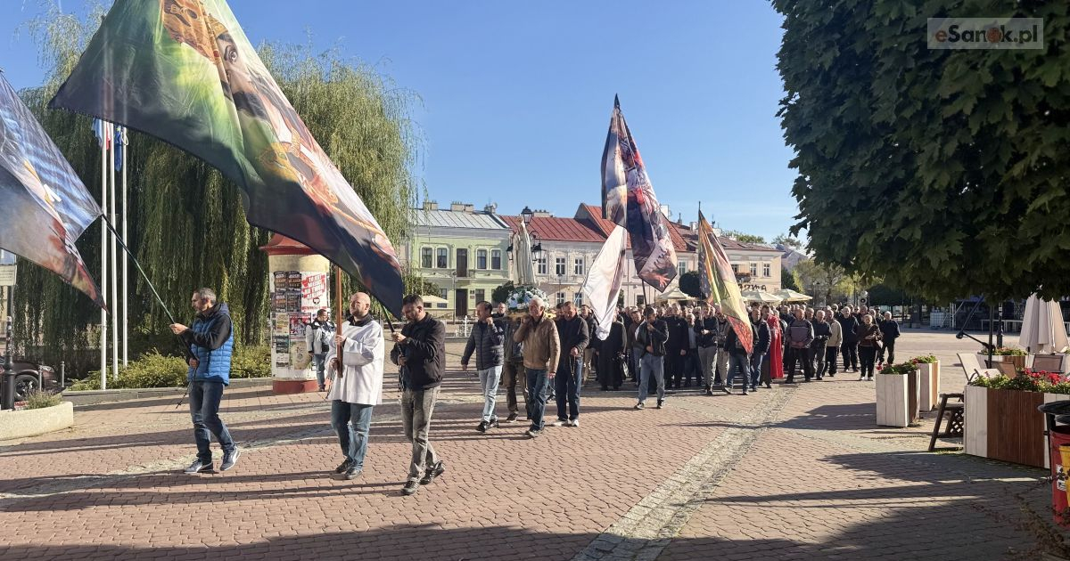 Męski Różaniec w Sanoku. Uczestnicy spotkali się na nabożeństwie [VIDEO, ZDJĘCIA]