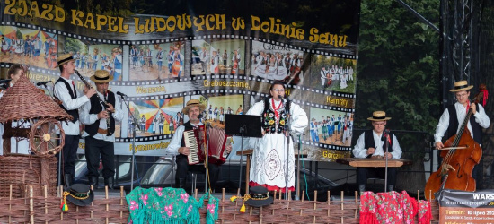 Folklor wiecznie żywy! Tłumy na Zjeździe Kapel Ludowych w Dolinie Sanu (ZDJĘCIA)