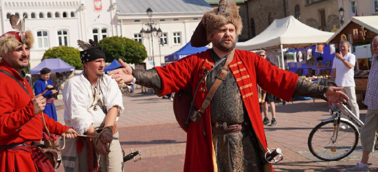 Wojacy i zbóje opanowali sanocki Rynek na Jarmarku Ikon [VIDEO, ZDJĘCIA]