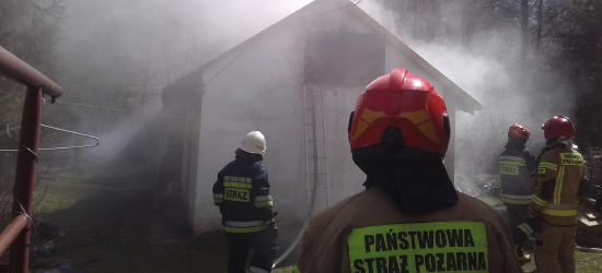 BRZOZÓW. Pożar budynku gospodarczego. W akcji kilka zastępów straży pożarnej (ZDJĘCIA)