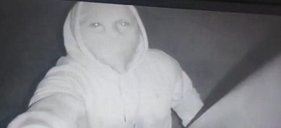 Złapany na monitoringu! Policja poszukuje mężczyzny. Może mieć związek z kradzieżami paliwa [VIDEO]