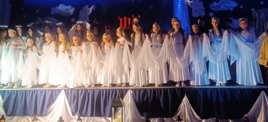 „Cicha noc, święta noc” – Jasełka w Zespole Szkół w Pobiednie [ZDJĘCIA]