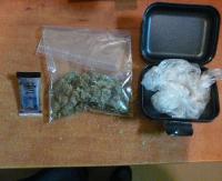 Marihuana w torebce, farmaceutyki w bagażu, a papierosy w skrytkach (ZDJĘCIA)