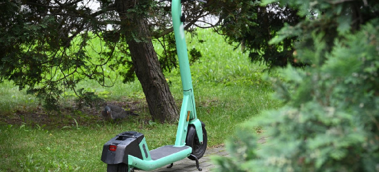 Bezpieczna jazda hulajnogą elektryczną. Sprawdź najważniejsze obowiązki użytkownika