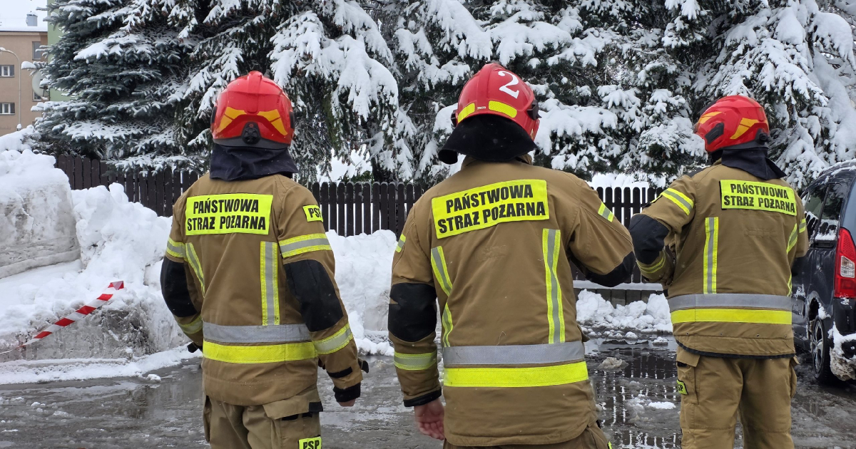 SANOK: Połamane drzewa i zerwane linie. Strażacy w nieustannych działaniach [VIDEO, ZDJĘCIA]