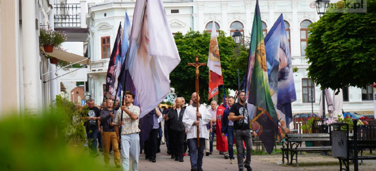 Lipcowy Męski Różaniec przeszedł ulicami Sanoka [VIDEO, ZDJĘCIA]