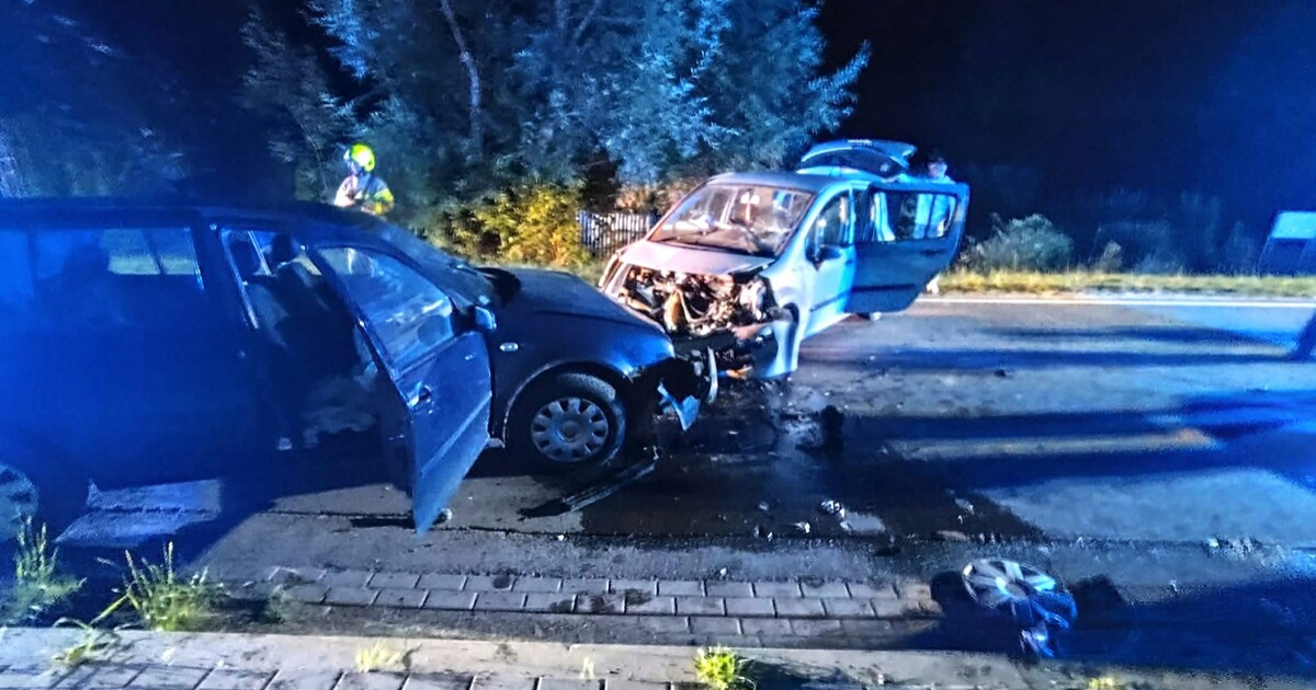 Pijana 57-latka wjechała wprost w Renaulta. Trzy osoby trafiły do szpitala [ZDJĘCIA]