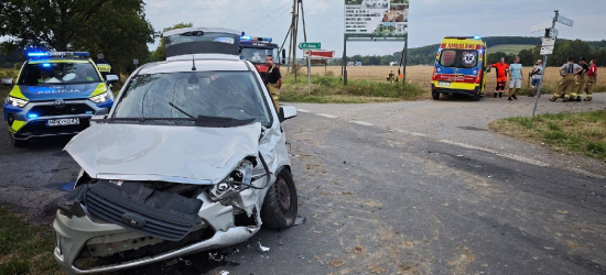 Zderzenie dwóch samochodów w Odrzechowej. Cztery osoby trafiły do szpitali [ZDJĘCIA]