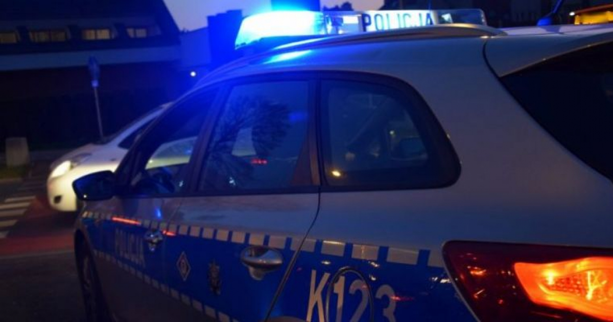 Pod wpływem alkoholu ukradli auto i alkohol. Wylądowali w rowie