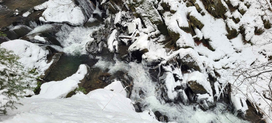 Wodospad Szepit w zimowej odsłonie (ZDJĘCIA)