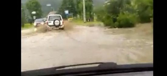 GMINA ZAGÓRZ: Zalana droga w Łukowem (VIDEO)