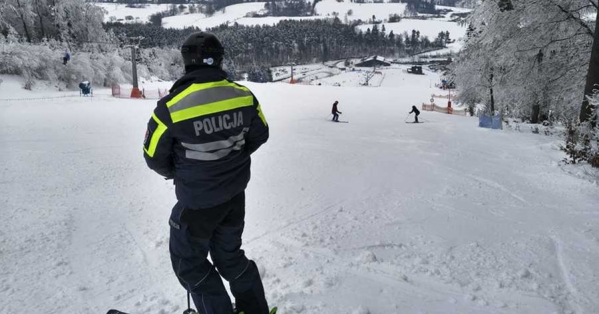 USTRZYKI DOLNE: Policyjne patrole narciarskie czuwają na stokach