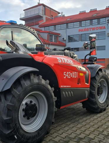 Powiat Sanocki wzmacnia bezpieczeństwo. Nowoczesny sprzęt trafił do strażaków i drogowców