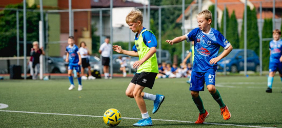 Sportowe emocje i świetna zabawa. Młodzi piłkarze opanowali Orlik przy I LO w Sanoku [ZDJĘCIA]