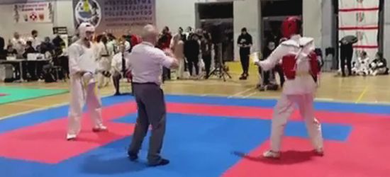 Medale Sanockiego Klubu Karate. Efektowna walka Norberta Starejki (VIDEO, ZDJĘCIA)