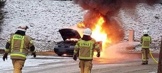 ZAGÓRZ. Pożar samochodu. Audi spłonęło doszczętnie (ZDJĘCIA)