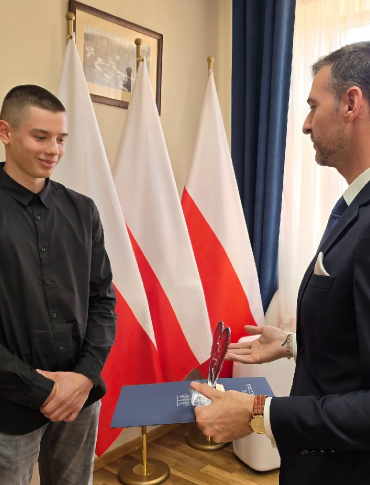 14-latek uratował mężczyznę z płonącego domu! „Nie czekał ani chwili” [ZDJĘCIA]