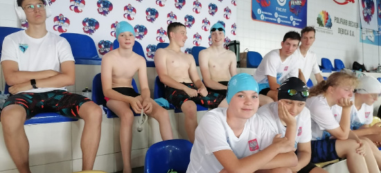Rekiny z Sanoka zakończyły sezon pływacki w Dębicy (ZDJĘCIA)
