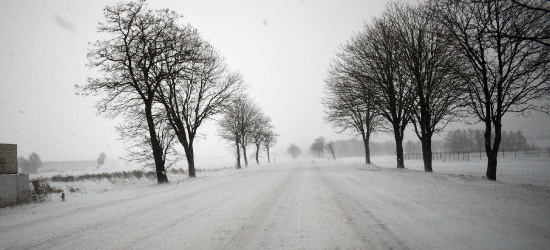 Warunki na drogach trudne. Mimo to przy lodospadach tłumy (ZDJĘCIA, VIDEO)
