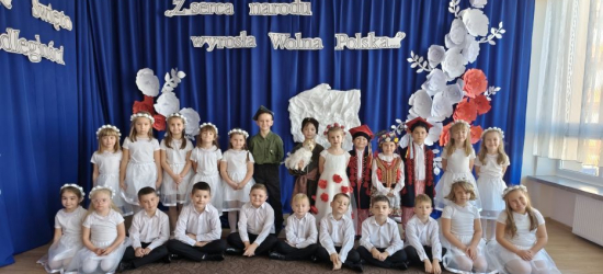 „Ojczyzna – nasza Matka” – wzruszające przedstawienie patriotyczne w Przedszkolu nr 4 w Sanoku [ZDJĘCIA]