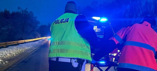 BIESZCZADY: Policjanci uratowali mężczyznę, który potrzebował pilnej pomocy medycznej