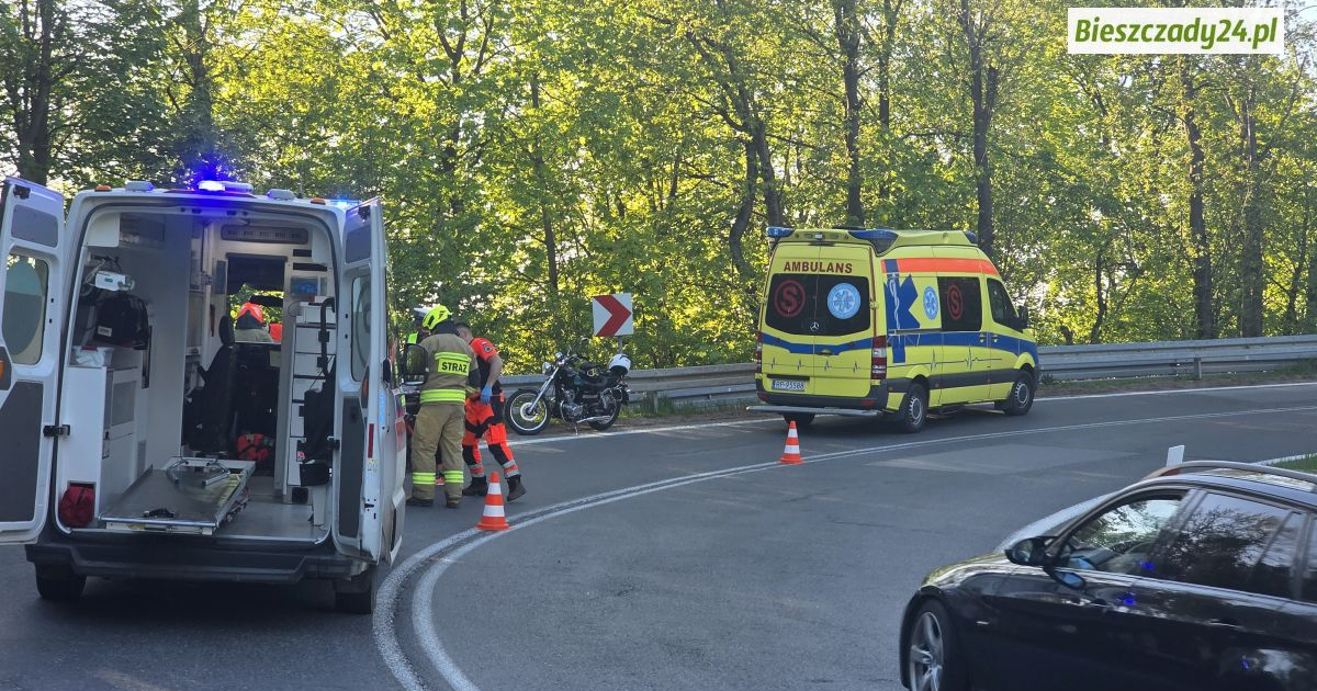 Wypadek na serpentynach w Wujskiem. 45-letnia kobieta trafiła do szpitala [VIDEO, ZDJĘCIA]