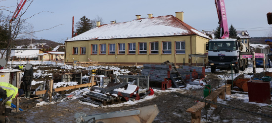 Rozpoczęto prace przy przebudowie i rozbudowie szkoły w Prusieku (ZDJĘCIA)