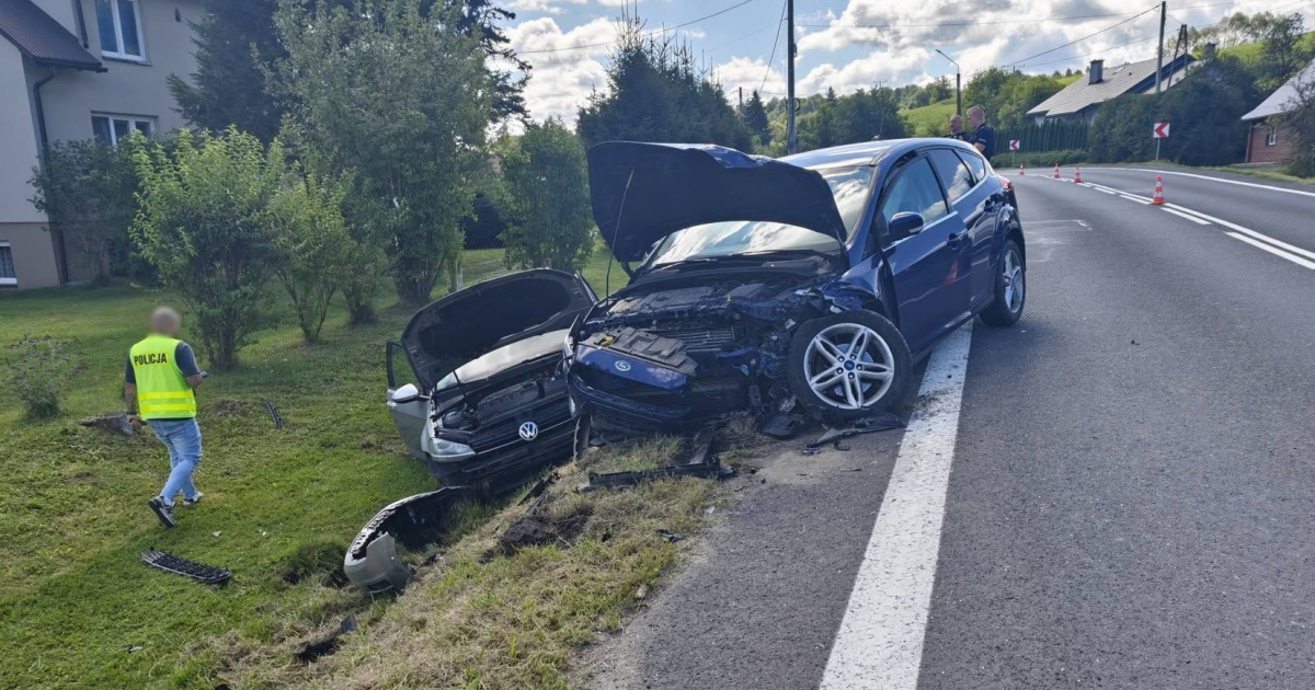 Groźny wypadek w Stefkowej. Trzy osoby trafiły do szpitala [ZDJĘCIA]